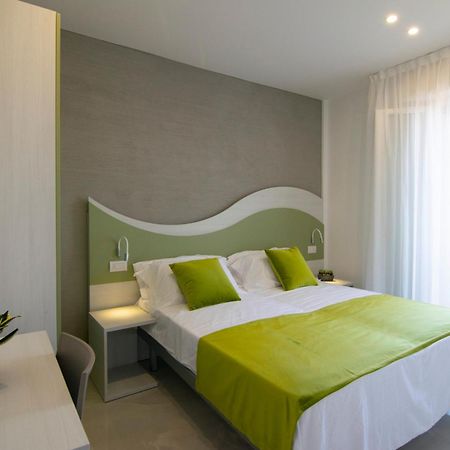 Residence Flow-R Riccione Bagian luar foto