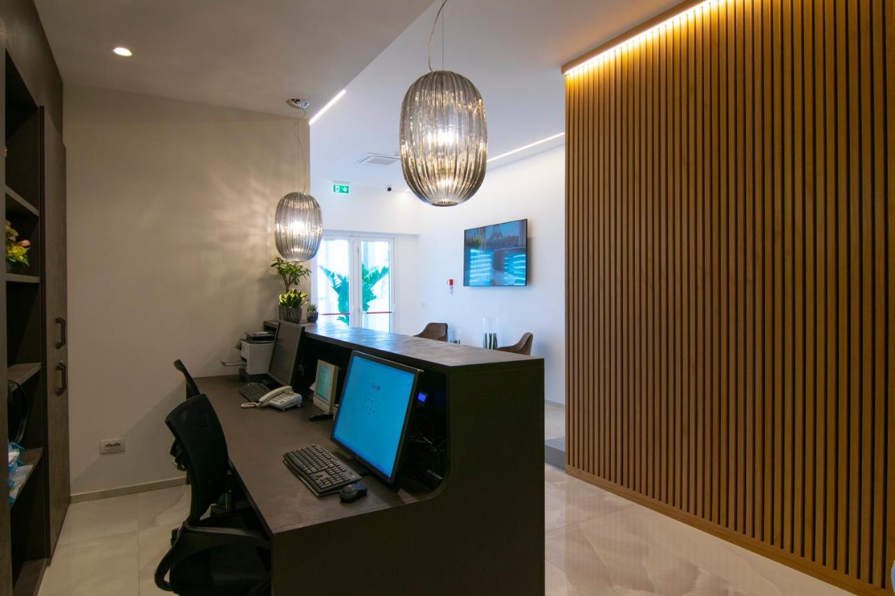 Residence Flow-R Riccione Bagian luar foto