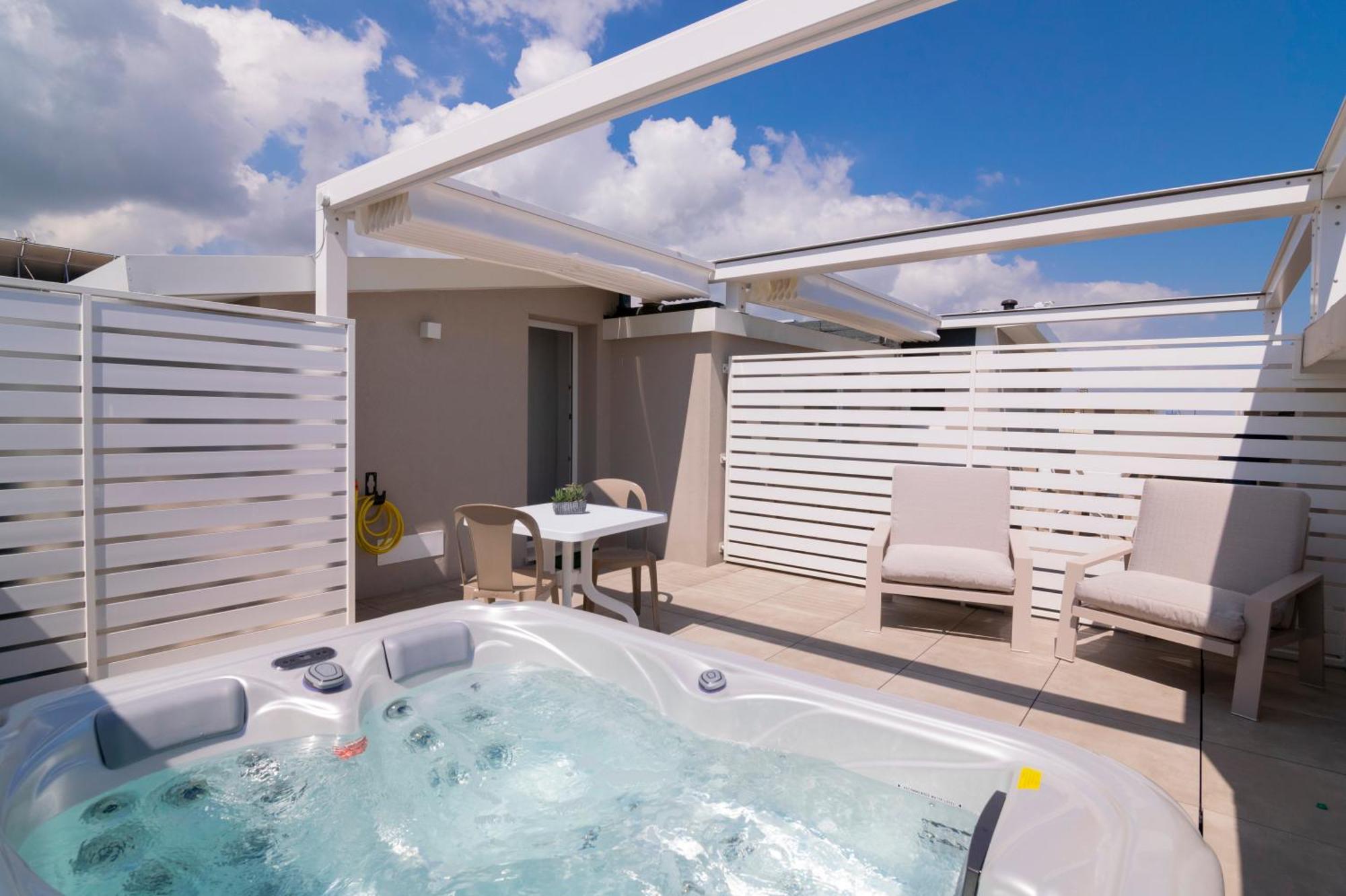 Residence Flow-R Riccione Bagian luar foto